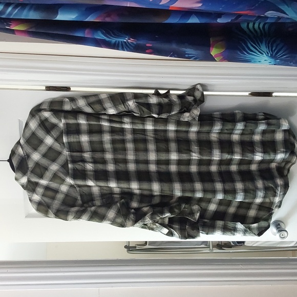 Torrid Olive and White Plaid Oversizes Women Shirt - Picture 6 of 9